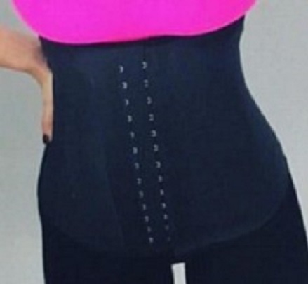 hourglass black waist trainer selfie